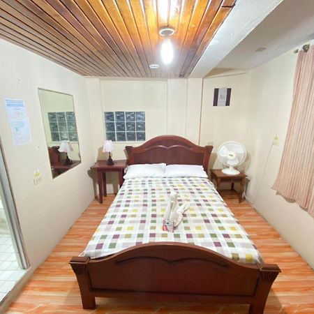 Historico Hostal Elizabeth Puerto Ayora  Ngoại thất bức ảnh