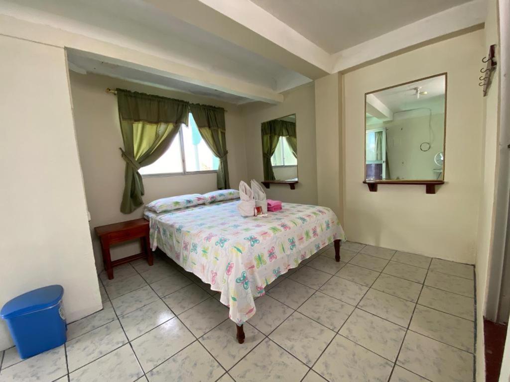 Historico Hostal Elizabeth Puerto Ayora  Ngoại thất bức ảnh