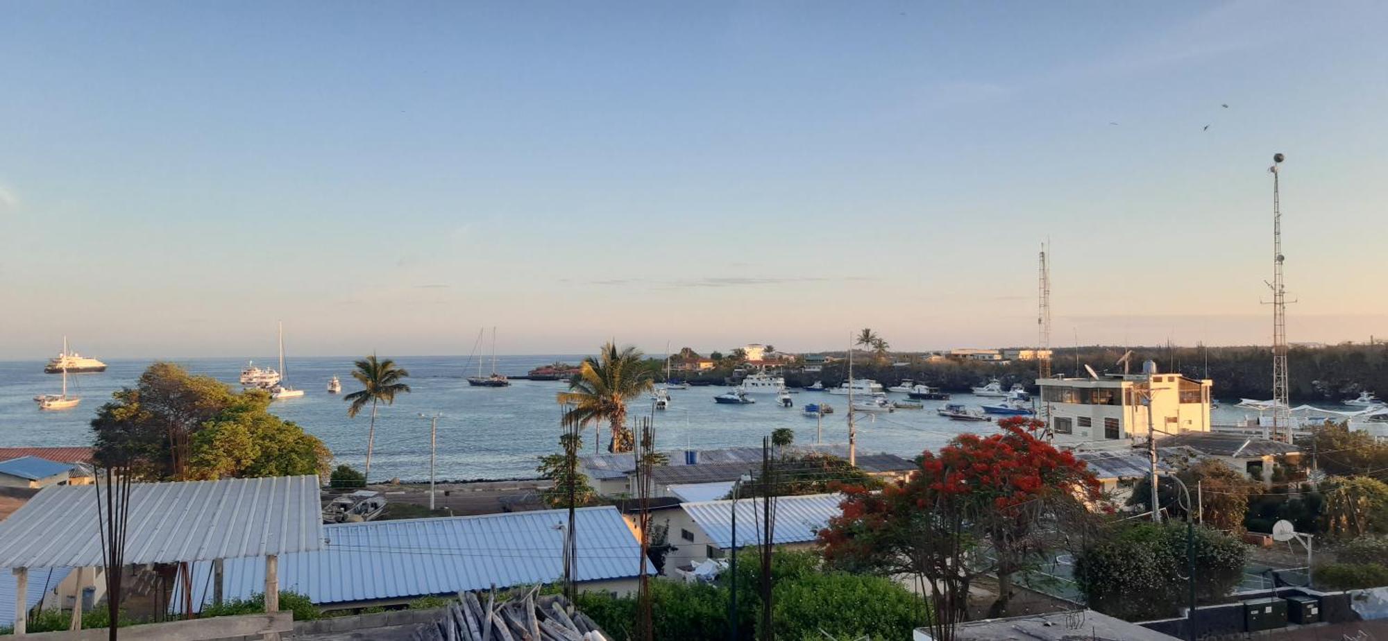 Historico Hostal Elizabeth Puerto Ayora  Ngoại thất bức ảnh